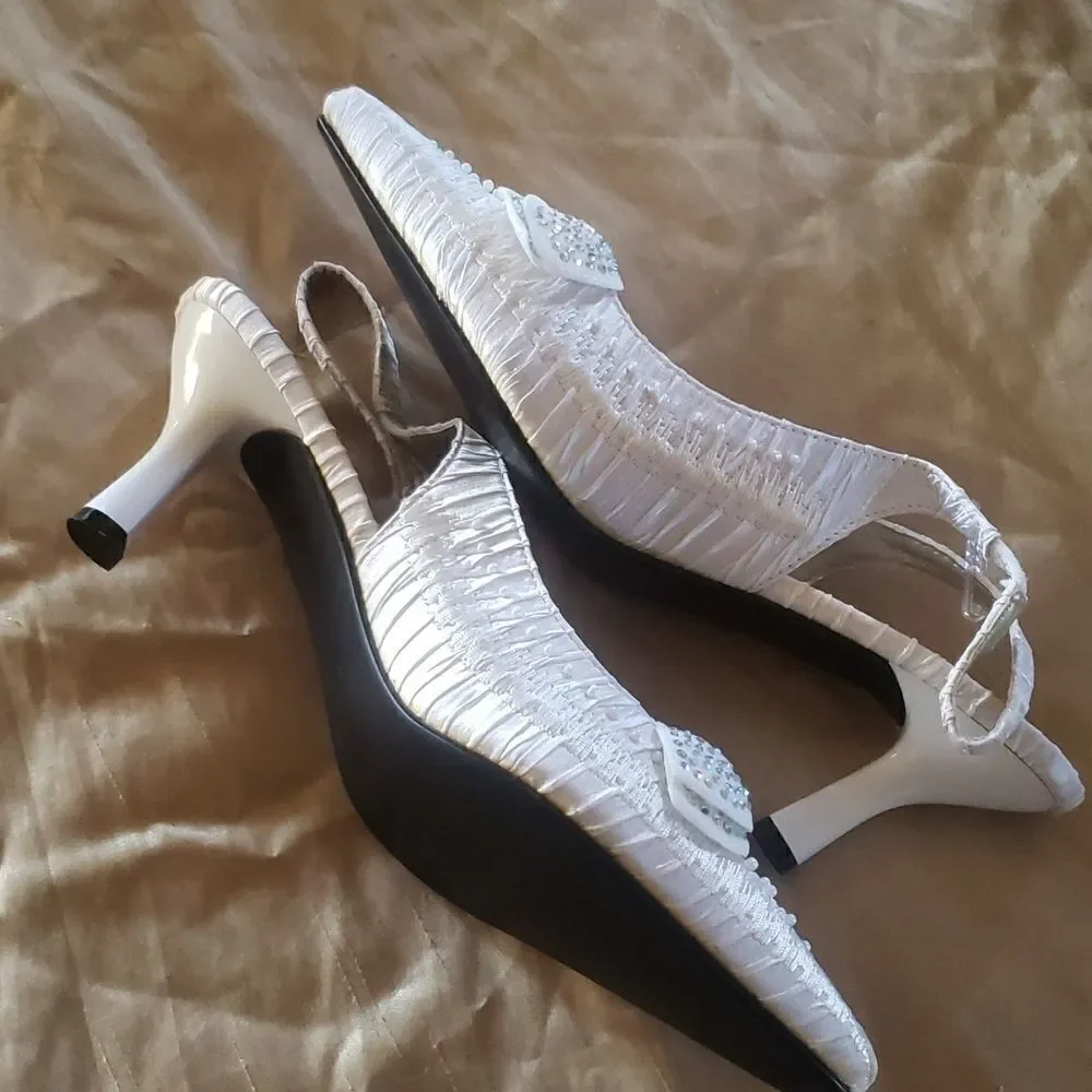 NWOT Ladies Designer Pumps by JOHN FASHION